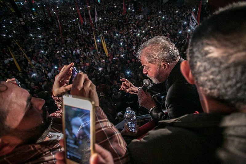 Defender o ex-presidente das injustiças do judiciário brasileiro significa, neste momento, uma defesa da classe trabalhadora
