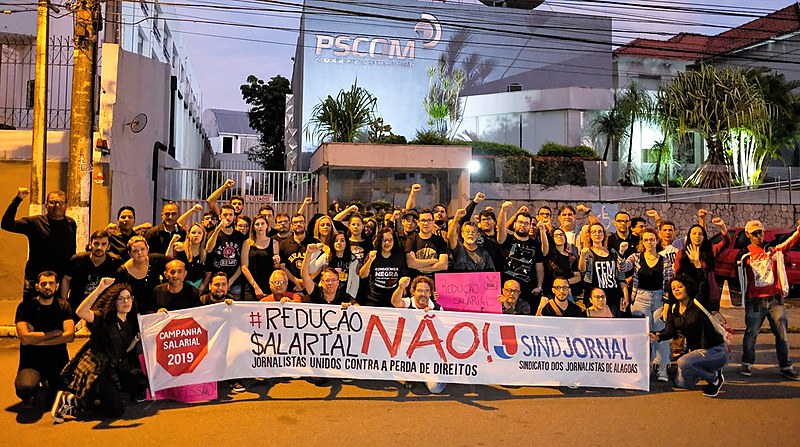 Jornalistas de Alagoas fazem manifestação durante o movimento grevista