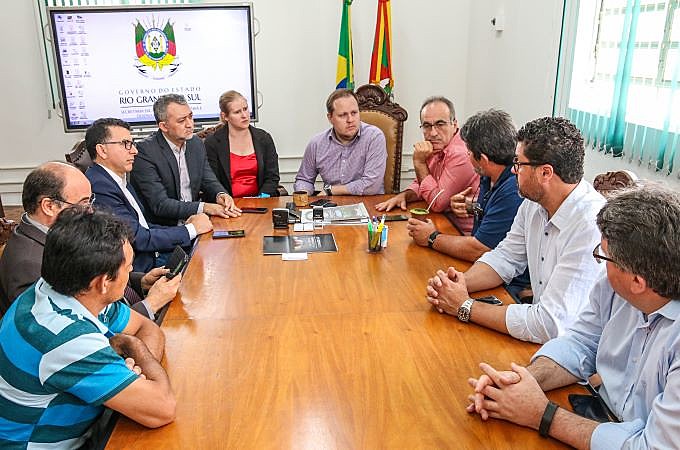 Representações de pequenos produtores do leite e deputados debatem sobre as novas normas para a produção