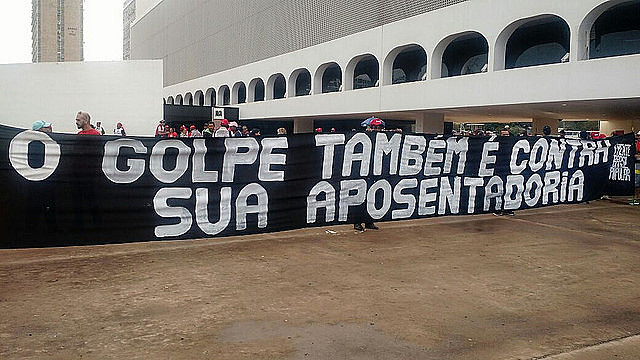 Muchas ciudades se movilizan contra la reforma de las Pensiones; en Brasilia manifestantes ocuparon la Explanada de los Ministerios
