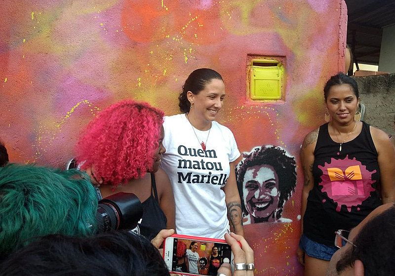 Arte com o rosto de Marielle foi grafitada por Malala Yousefzai em visita à ONG Rede Nami em julho de 2018 e vandalizado meses em dezembro