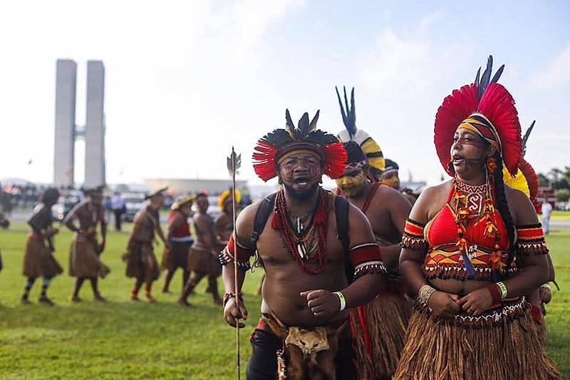 Indígenas se manifestam durante o 15º Acampamento Terra Livre, em Brasília
