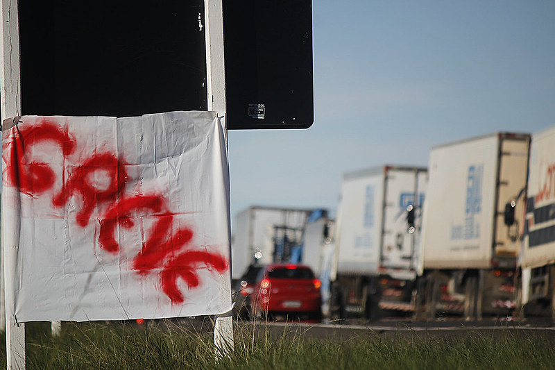 Desde segunda-feira (21), caminhoneiros fazem bloqueios em rodovias das cinco regiões do Brasil