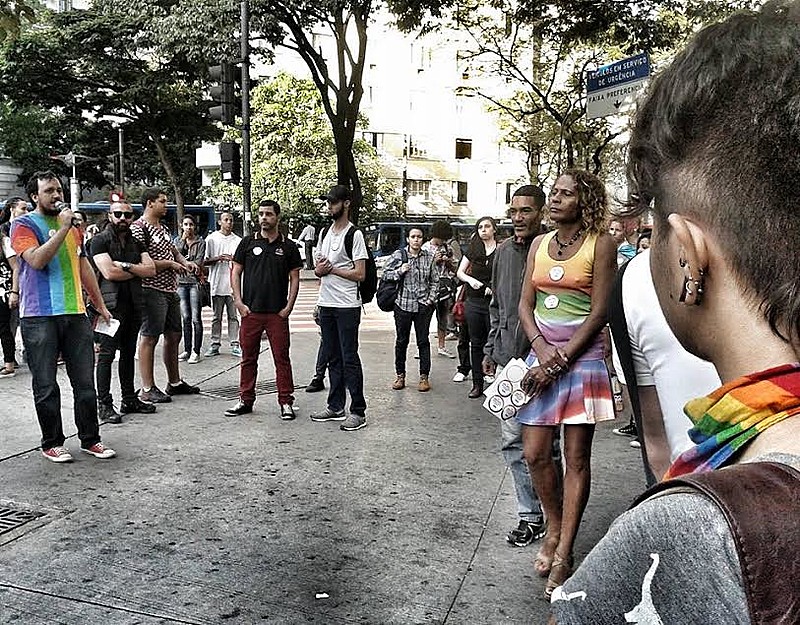Em 2015,  318 pessoas LGBTs foram assassinadas no Brasil