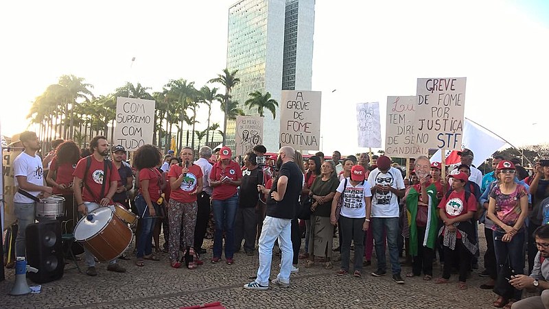 Ato em frente ao STF com a presença dos grevistas de fome e de movimentos populares do campo e da cidade