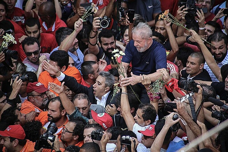 "Adentramos um novo abril, marcados por vários retrocessos, pelo assassinato de lideranças populares e pela condenação sem provas de Lula."