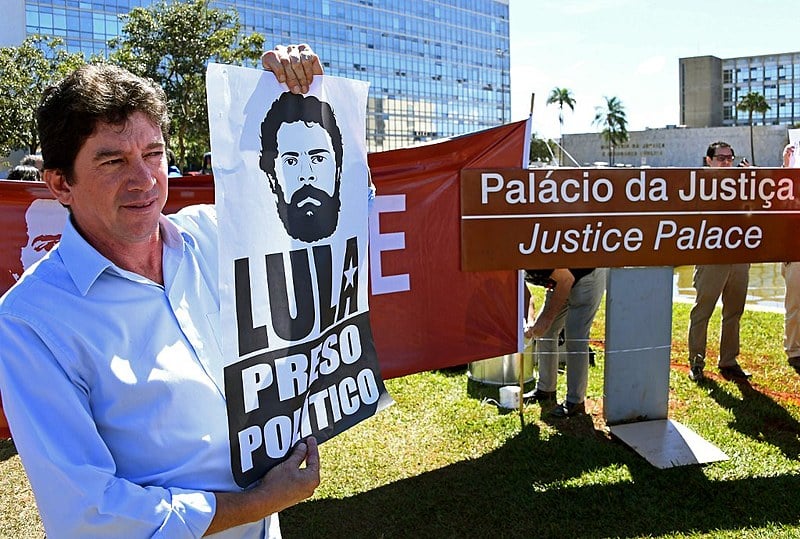 Manifestação em frente ao ministério da Justiça, em Brasília (DF), após divulgação de mensagens entre Sergio Moro e Deltan Dallagnol