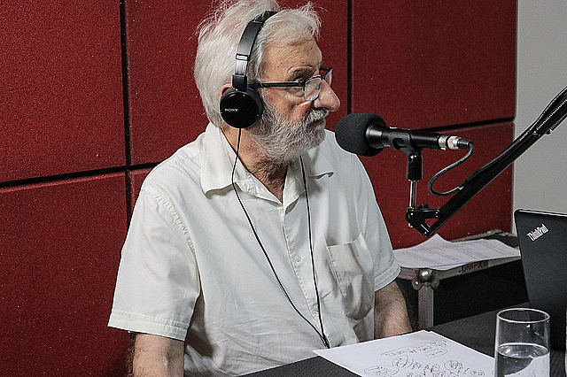 Deputado do PSOL, Ivan Valente, é entrevistado nos estúdios da Rádio Brasil de Fato