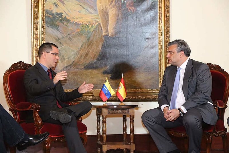 Embaixadores, como o espanhol Jesús Silva, tentaram usar imunidade diplomática para tirar do país Lilian Tintori, esposa de Leopoldo López