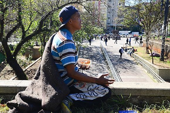 Anderson vive en las calles y se enfrentó a 0 °C en la céntrica Praça da Sé