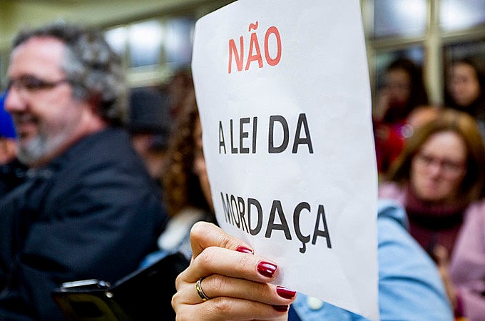Educadores acompanharam sessão na Câmara de Vereadores