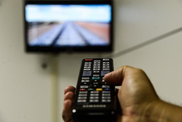 No Brasil, quatro grupos - Globo, SBT, Record e Band - controlam 70% da audiência da TV aberta, principal meio de comunicação do país