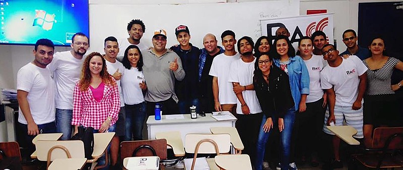 Estudantes da Faculdade Hélio Alonso têm aula sobre funk