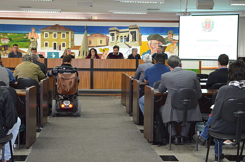 Audiência Pública “Democratizando o transporte público” aconteceu na última sexta, 21, na Câmara Municipal de Curitiba.