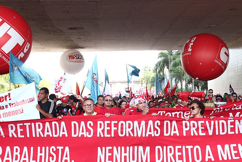 Central Única dos Trabalhadores realiza marcha contra reformas trabalhista e previdenciária em Brasília