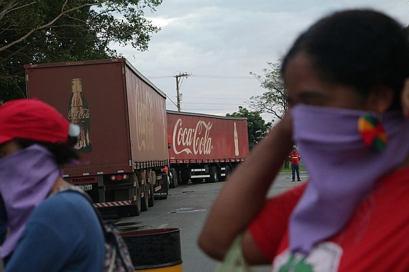 Protesto denuncia o caráter mercantilista do fórum patrocinado por conglomerados multinacionais