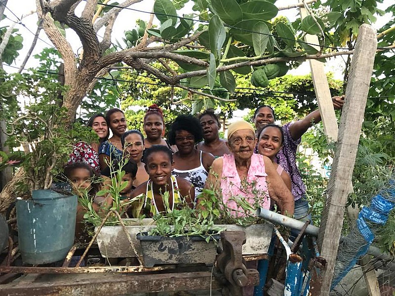 O bairro possui experiências de agricultura urbana, que também é protagonizada pelas mulheres