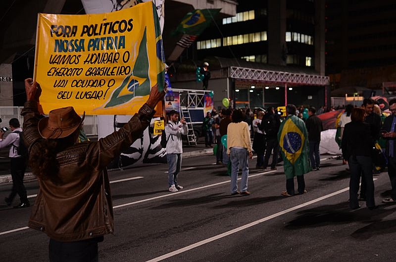 Manifestantes que pediam o impeachment da presidenta Dilma Rousseff, em setembro de 2016