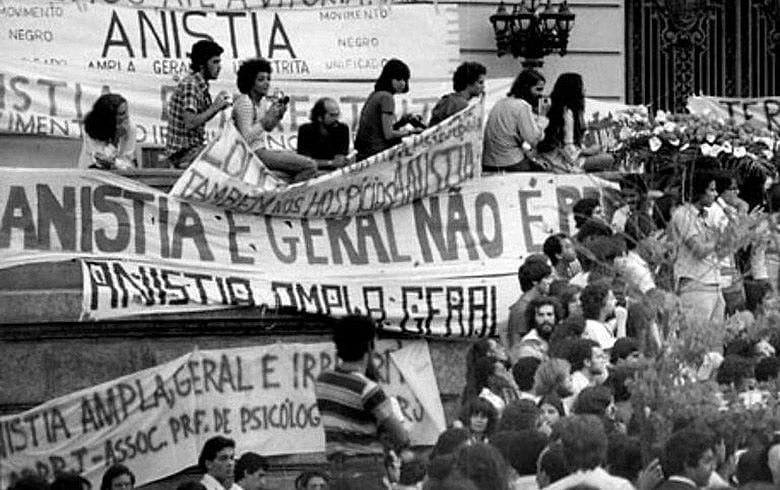 Lei de anistia aprovada em 1979 provocou protestos, porque não representava os anseios da população