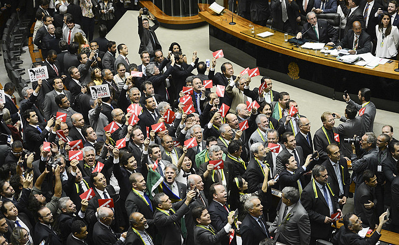Sessão extraordinária da Câmara dos Deputados do dia 17 de abril de 2016 foi marcada pela polarização