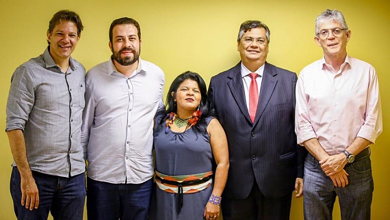 Lideranças de esquerda se reuniram para debater a conjuntura nacional, durante esta terça-feira (26)