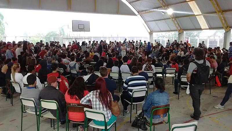 Diversos advogados populares têm assessorado gratuitamente os adolescentes e jovens