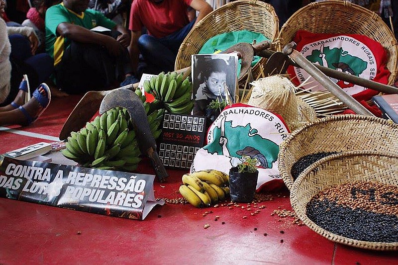 Após invasão pela Polícia Federal à Escola Nacional Florestan Fernandez, em novembro de 2016,foi realizado um ato em solidariedade ao MST.