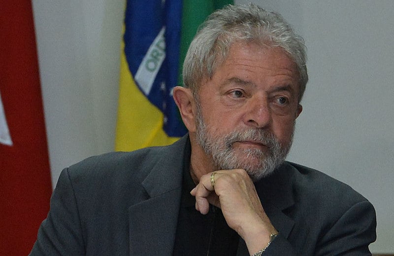 Na Justiça Federal do DF, Lula responde a processo por suposto tráfico de influência na compra de aviões suecos por parte da FAB.