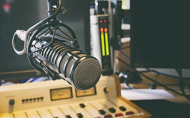 O Programa Papo Reto no Rádio é transmitido todas as quintas-feiras na rádio Paulo Freire a partir das 10h