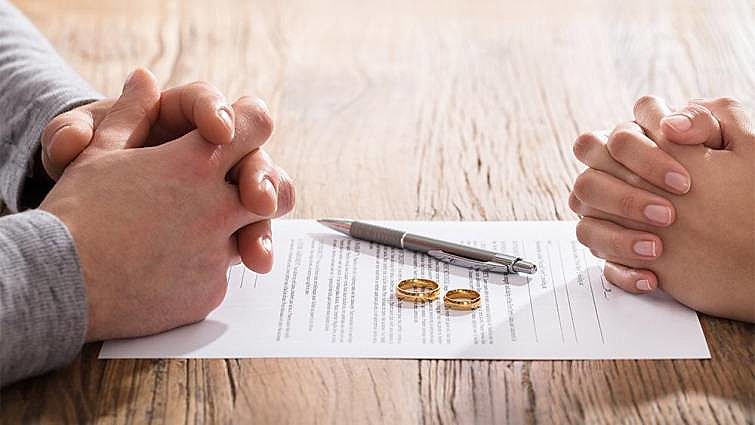 Para pedir divórcio extrajudicial casal deve atender alguns requisitos,  ausência de filhos menores de idade ou incapazes é uma delas