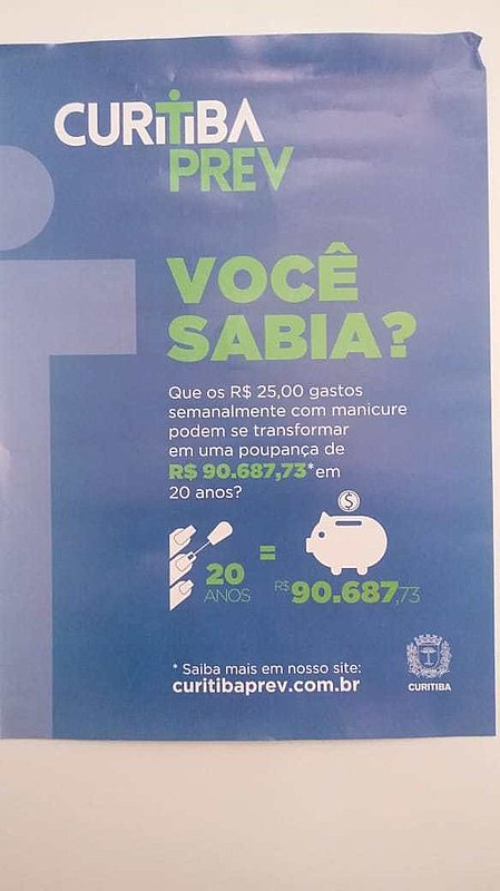 Cartaz fixado em refetório revolta servidoras.