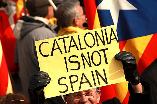 Manifestantes se reuniram em Barcelona para protestar contra violência policial