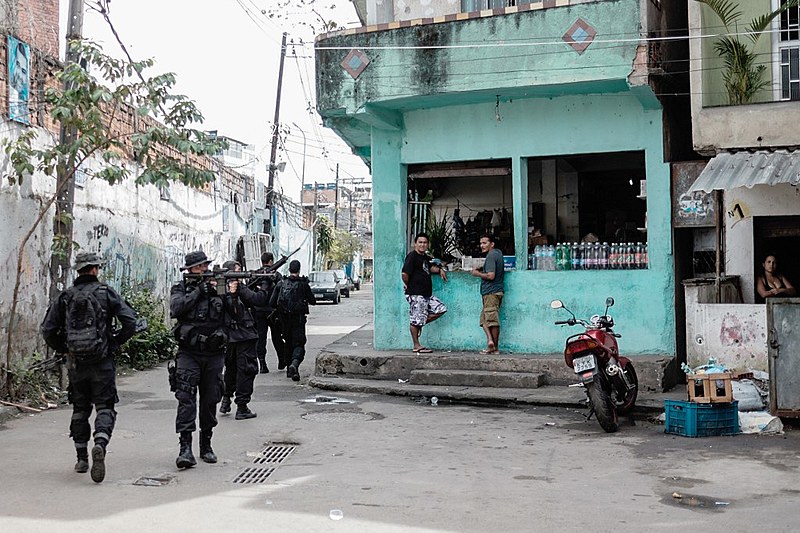 A morte de Ágatha é a verdade expressa na fala de morador de Favela: “Bala perdida? A guerra tem território específico que é o da pobreza"