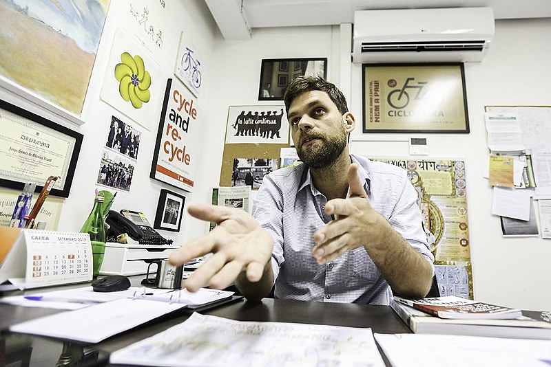 “Hoje temos 3 nutricionistas atendendo mais de 120 mil alunos da rede municipal de ensino. O ideal seriam 56”, diz Goura