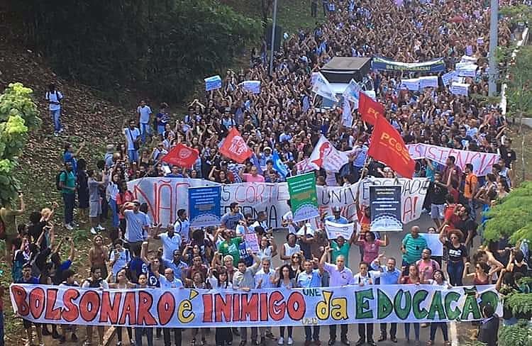 No Recife, o ato de rua organizado pelas organizações sindicais se concentrará a partir das 15h em frente ao Ginásio Pernambucano