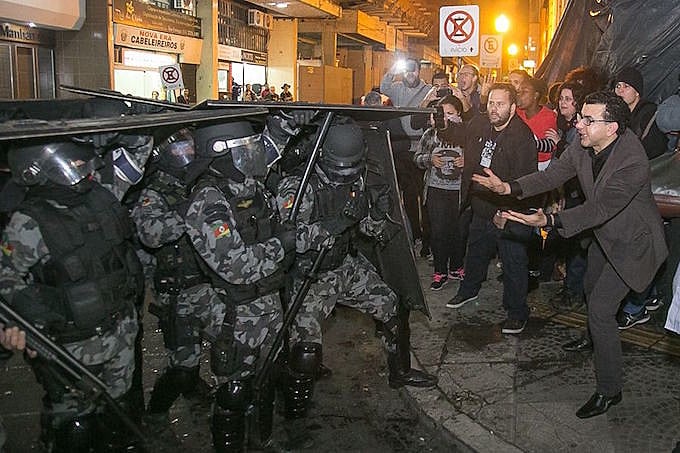 Brigada Militar montou operação de guerra no centro de Porto Alegre para despejar famílias da Ocupação Lanceiros Negros