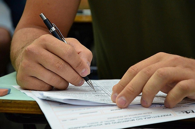 Os profissionais interessados em disputar as vagas devem se inscrever até o dia 11 de dezembro