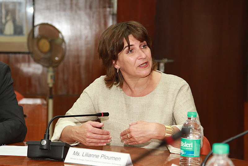 Lilianne Ploumen, defensora da proposta e ministra de Comércio e Cooperação Internacional da Holanda -- país que propôs a criação do fundo
