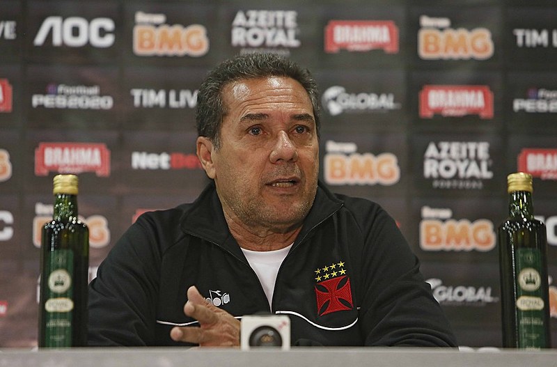 Técnico Vanderlei Luxemburgo é o grande nome do Vasco na temporada