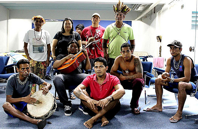 Famílias que ocupavam prédio do Ministério da Saúde em Curitiba comemoraram hoje pela manhã a exoneração
