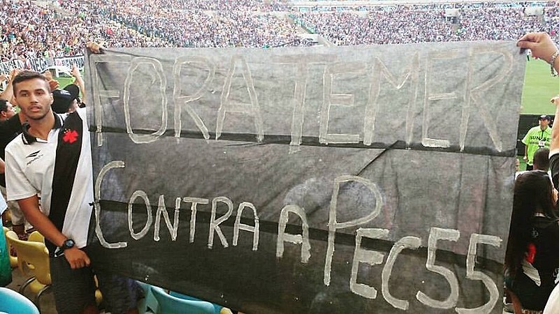 A Vascomunistas é uma das maiores torcidas antifascistas entre os times do Rio. A página do Facebook tem mais de 5 mil seguidores
