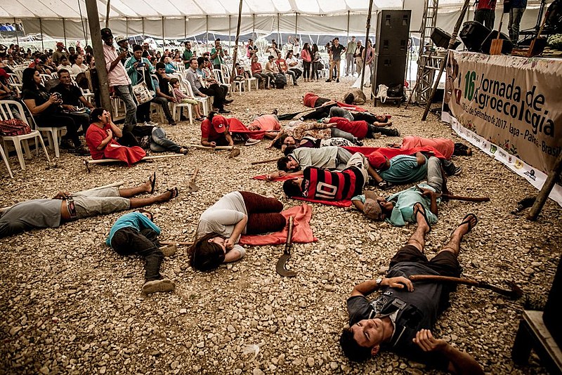 Mística de abertura da Jornada relembrou o dia do assassinato do militante Keno, pela milícia armada contratada pela transnacional Singenta