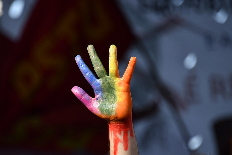74% dos entrevistados concordaram com a afirmação de que a homossexualidade deve ser aceita pela sociedade