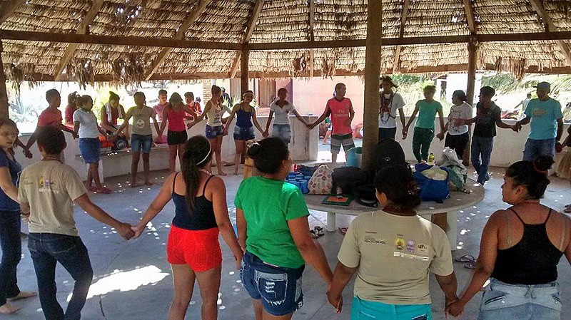 Comunidade de Tremembé da Barra do Mundaú durante celebração