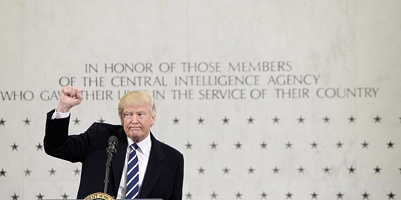 O Presidente dos Estados Unidos, Donald Trump faz discurso na sede da CIA em Langley, no estado de Virginia, em janeiro de 2017