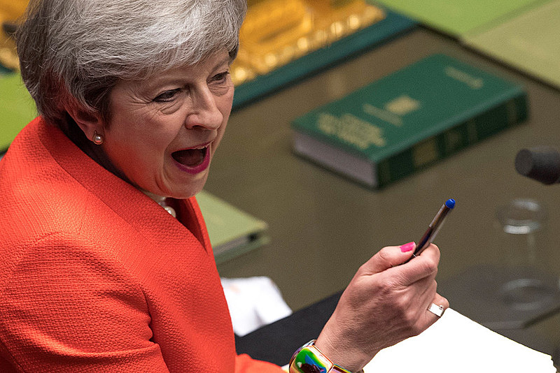 Com aproximação do prazo final para o brexit, primeira-ministra britânica, Theresa May, precisa correr contra o tempo para aprovar acordo