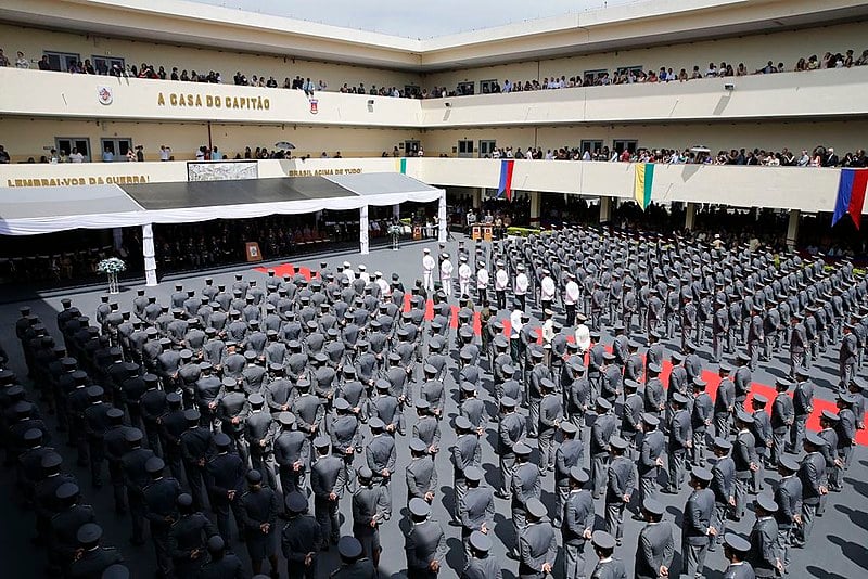 Formatura e diplomação de militares na Escola de Aperfeiçoamento de Oficiais, na Vila Militar em Deodoro (RJ)