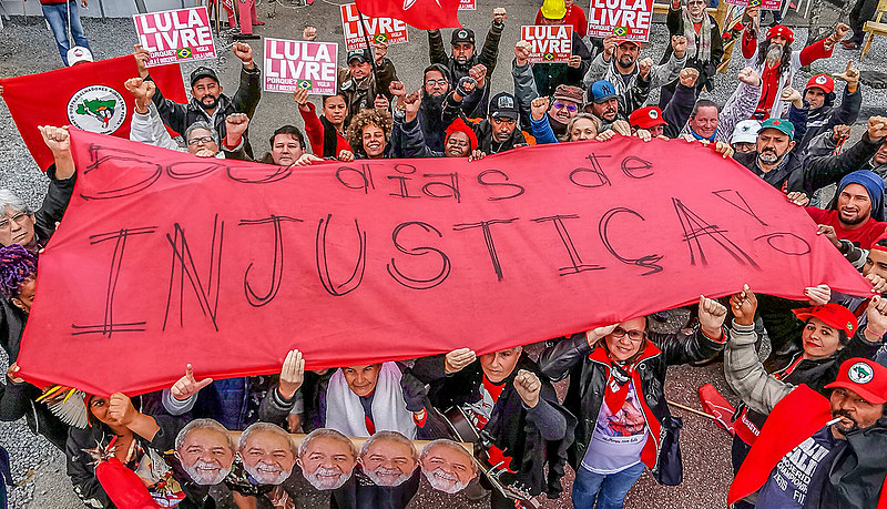 “Boa tarde, presidente Lula!” na Vigília Lula Livre, em Curitiba, nos 500 dias de luta, resistência e de solidariedade ao ex-presidente Lula