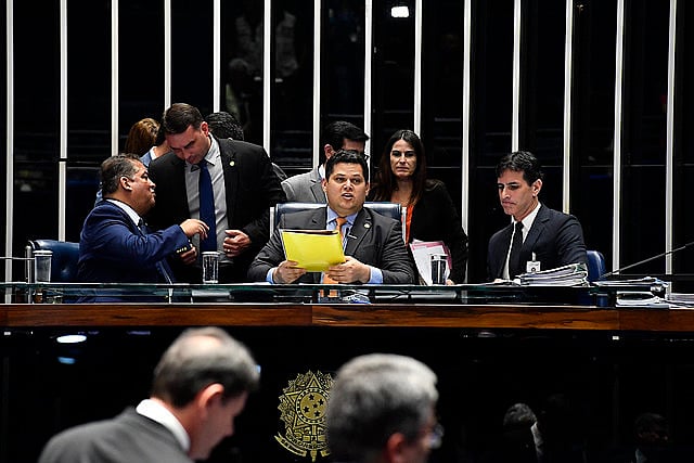 El abogado critica el acuerdo hecho previamente por diputados de izquierda  en el Congreso para aprobar el proyecto