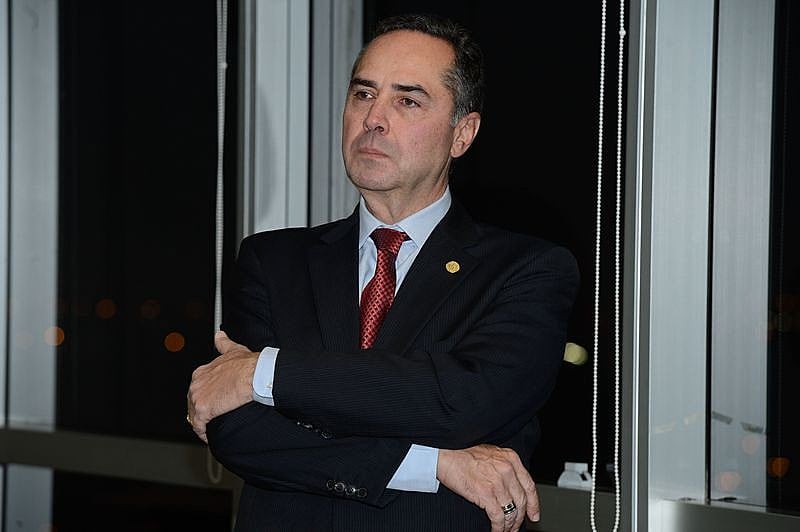 Luís Roberto Barroso (foto) negou nesta terça (22) pedido feito por parlamentares da oposição para suspender a tramitação da PEC 55